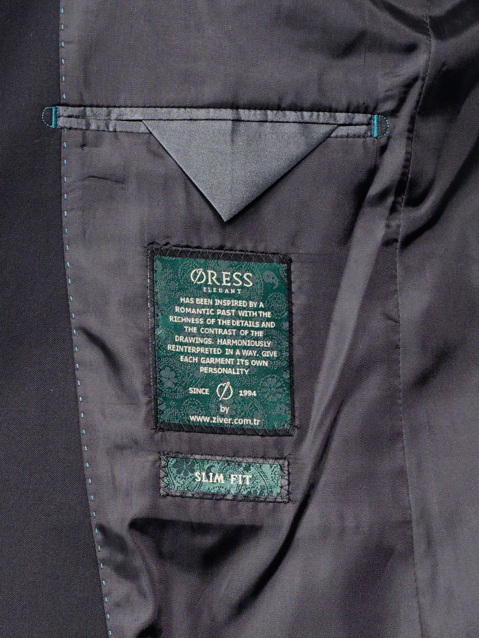 C0STUM ORESS
